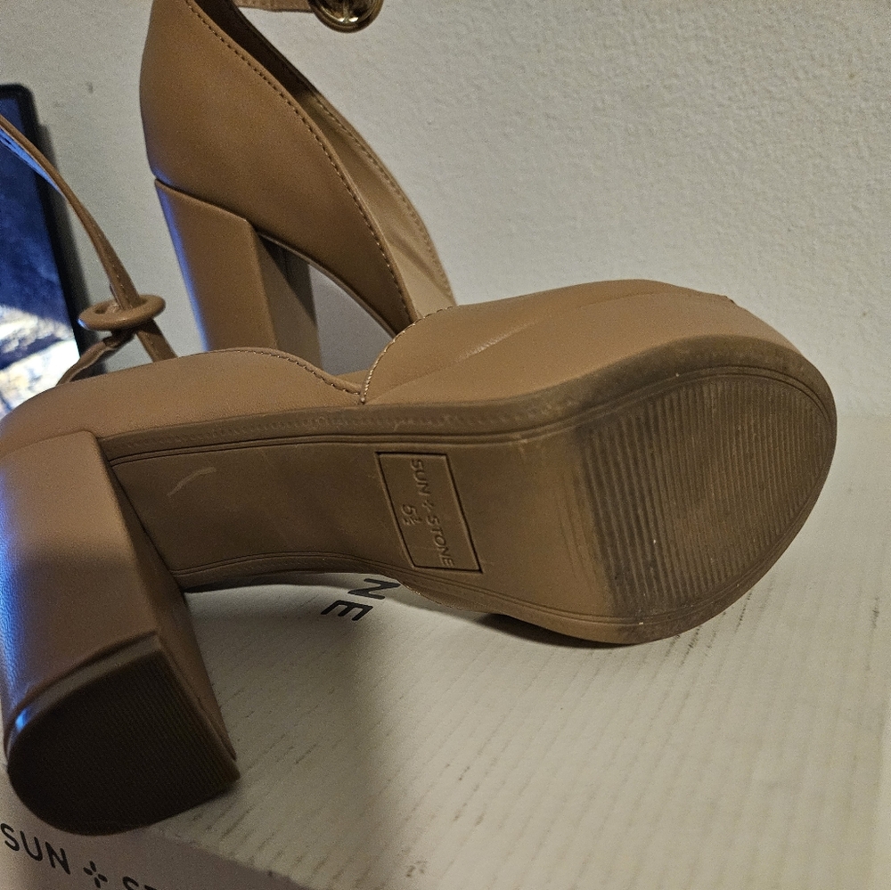 Heels - Picture 6 of 7